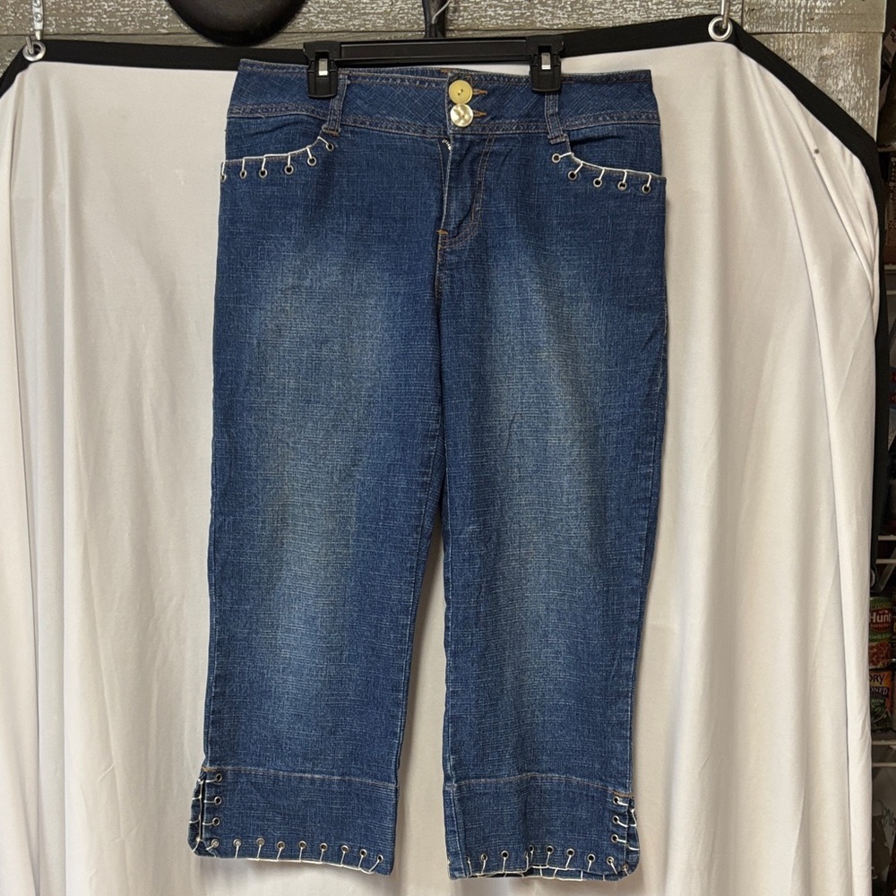 Vezucci Elegant Denim Capris with Stitch Detailing